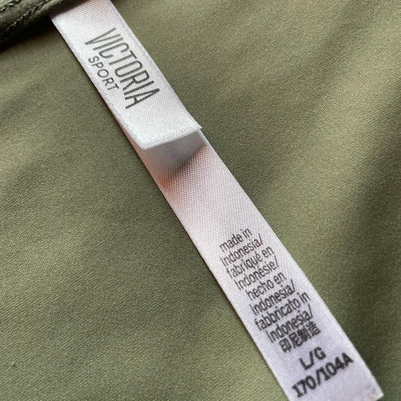 🌿SUMMER SALE🌿VICTORIA SPORT Crop Top Long Sleeve Green size Large - Picture 5 of 11